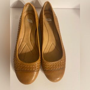 Nurture by Lamaze Tan Woven Leather Ballet Flats Women’s Sz 6.5